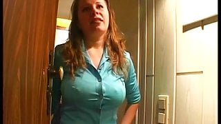 unbefriedigte hausfrau mit milch titten bumst fremd